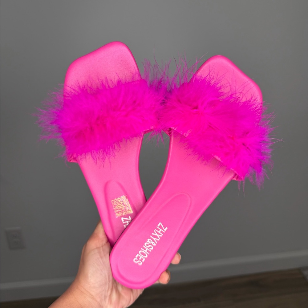 Nordstrom Vibrant Pink Feathered Sandals - Picture 4 of 9